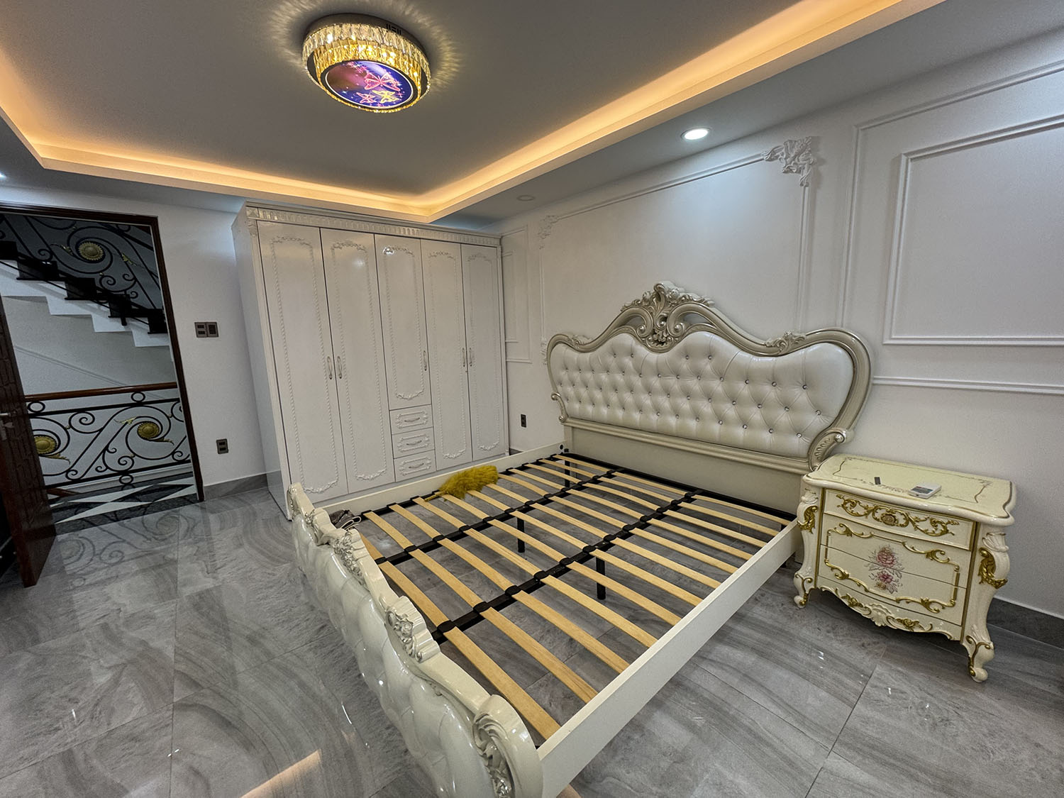 Biệt thự thiết kế tân cổ điển, full nội thất cao cấp xe hơi đổ trong nhà khu VIP Phạm Văn Hai